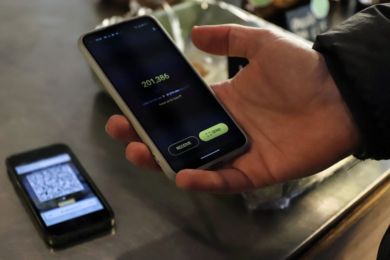 Esta oferta de tarjeta de débito estará a disposición de los clientes de Citigroup en 65 países para originar los pagos. Esta oferta de tarjeta de débito estará a disposición de los clientes de Citigroup en 65 países para originar los pagos.