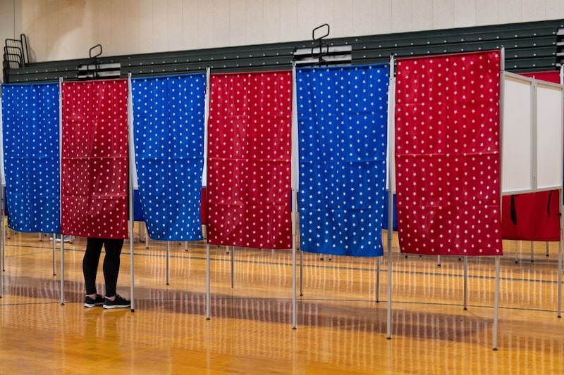 Residentes votando e las primarias de New Hampshire Residentes votando e las primarias de New Hampshire
