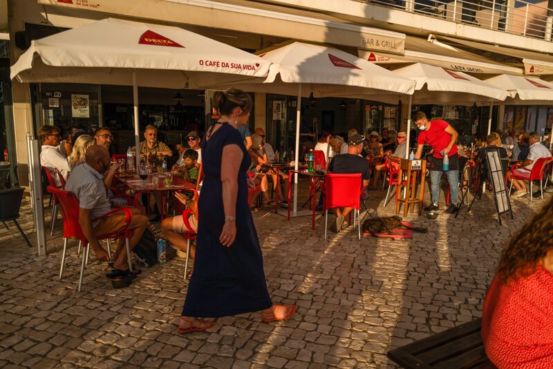 Até agora, mais de 80% da população do país foi completamente vacinada Até agora, mais de 80% da população do país foi completamente vacinada