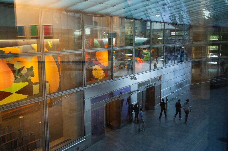 Esta titulización crea un puente entre el mundo de la financiación de fondos y el mercado público de valores respaldados por activos, un vínculo que se espera que se refuerce. Esta titulización crea un puente entre el mundo de la financiación de fondos y el mercado público de valores respaldados por activos, un vínculo que se espera que se refuerce.