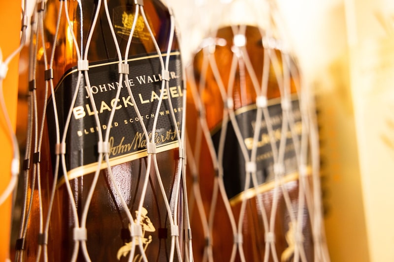 Su rival Moët Hennessy dijo este mes que reduciría su plantilla debido a la contracción de la demanda, así como a un pulso arancelario entre la Unión Europea y China por el coñac. Su rival Moët Hennessy dijo este mes que reduciría su plantilla debido a la contracción de la demanda, así como a un pulso arancelario entre la Unión Europea y China por el coñac.