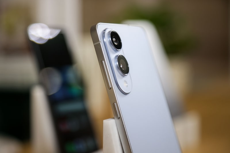 El más reciente lanzamiento de Samsung, el S25 Edge, mejora el peso y grosor algo que muchos compradores buscan. El más reciente lanzamiento de Samsung, el S25 Edge, mejora el peso y grosor algo que muchos compradores buscan.