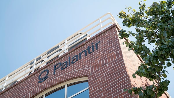 Acciones de Palantir se disparan tras elevar sus previsiones de ingresos y ganancias Acciones de Palantir se disparan tras elevar sus previsiones de ingresos y ganancias