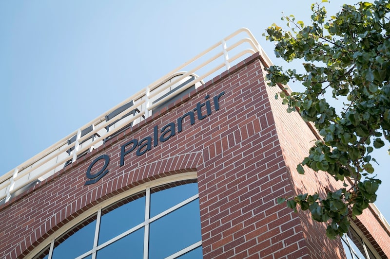 El cartel de Palantir Technologies Inc. se exhibe a la entrada de la sede central de la empresa en Palo Alto, California, EE.UU. El cartel de Palantir Technologies Inc. se exhibe a la entrada de la sede central de la empresa en Palo Alto, California, EE.UU.