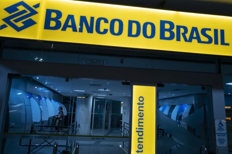 Banco estatal teve queda de 20,7% no lucro na comparação ano a ano e ações desabam 13% Banco estatal teve queda de 20,7% no lucro na comparação ano a ano e ações desabam 13%