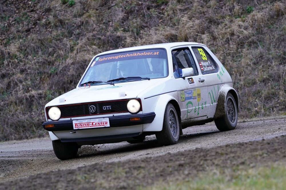 Un VW Golf 1 GTI durante el Jaennerrallye 2020 en Freistadt, Austria. Un VW Golf 1 GTI durante el Jaennerrallye 2020 en Freistadt, Austria.
