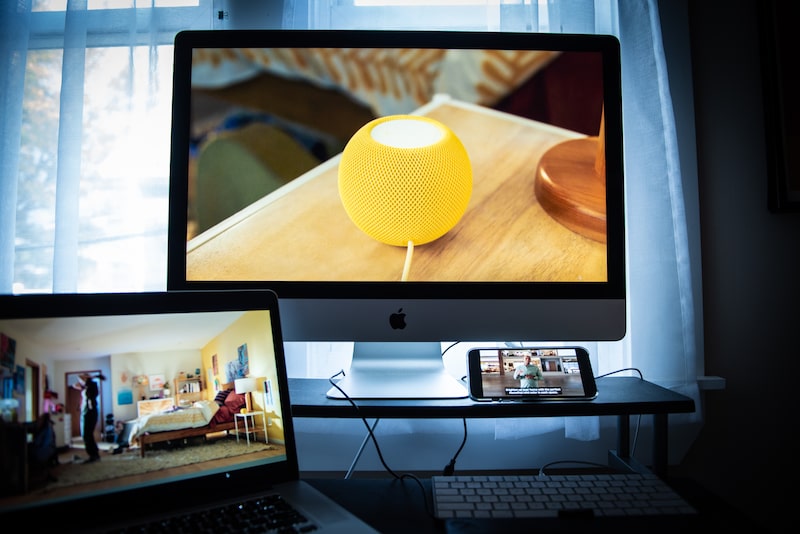 HomePod mini apresentado durante o evento virtual Unleashed, em Hastings-On-Hudson, Nova York, em outubro de 2021. O alto-falante inteligente deve ganhar processador mais rápido para rodar a Siri com IA. HomePod mini apresentado durante o evento virtual Unleashed, em Hastings-On-Hudson, Nova York, em outubro de 2021. O alto-falante inteligente deve ganhar processador mais rápido para rodar a Siri com IA.