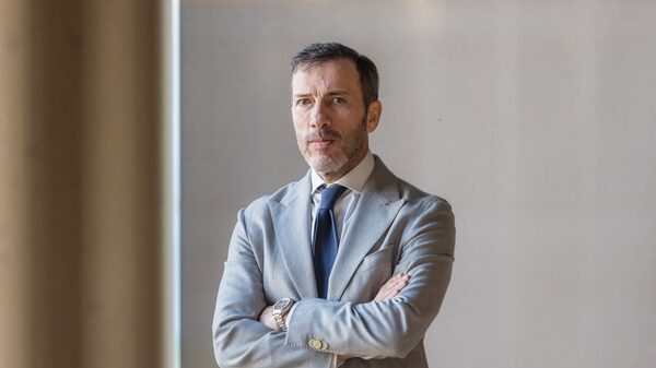 CEO da Telecom Italia diz que redução da dívida vai permitir novos M&As CEO da Telecom Italia diz que redução da dívida vai permitir novos M&As