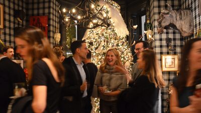 Novos casos de Covid acendem alerta para festas de fim de ano Novos casos de Covid acendem alerta para festas de fim de ano