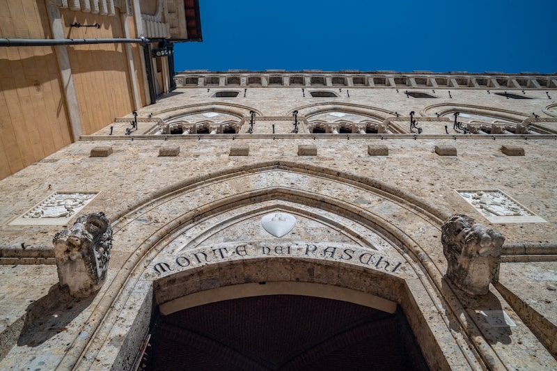 O Monte dei Paschi di Siena, fundado em 1472, é considerado o banco mais antigo do mundo ainda em operação O Monte dei Paschi di Siena, fundado em 1472, é considerado o banco mais antigo do mundo ainda em operação