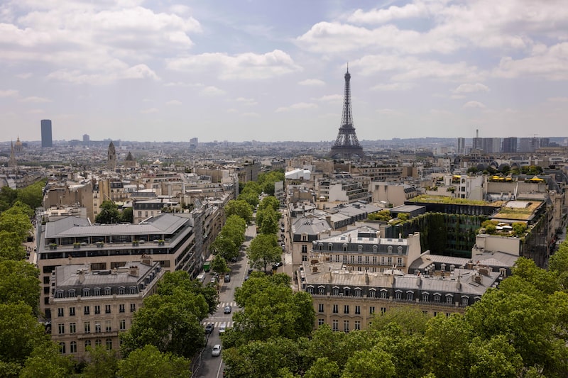 The Eiffell Tower in Paris, France, on Monday, June 3, 2024. In order to cement Paris's position as a European finance hub, France is currently working on a bill that aims to boost the country's attractiveness to financial services. Photographer: Hollie Adams/Bloomberg The Eiffell Tower in Paris, France, on Monday, June 3, 2024. In order to cement Paris's position as a European finance hub, France is currently working on a bill that aims to boost the country's attractiveness to financial services. Photographer: Hollie Adams/Bloomberg