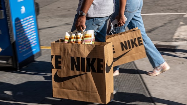 Acciones de Nike se encaminan a su peor año desde el retiro de Jordan en 1993 Acciones de Nike se encaminan a su peor año desde el retiro de Jordan en 1993