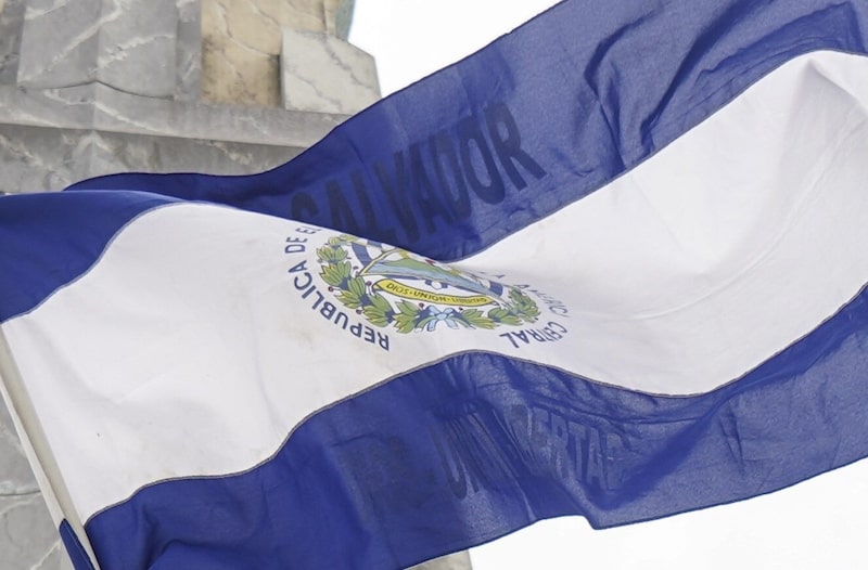 La bandera de El Salvador La bandera de El Salvador