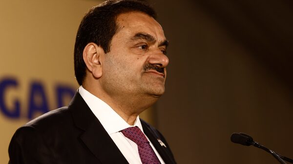 Valor de mercado de conglomerado Adani cae 50% desde reporte que lo acusó de fraude Valor de mercado de conglomerado Adani cae 50% desde reporte que lo acusó de fraude