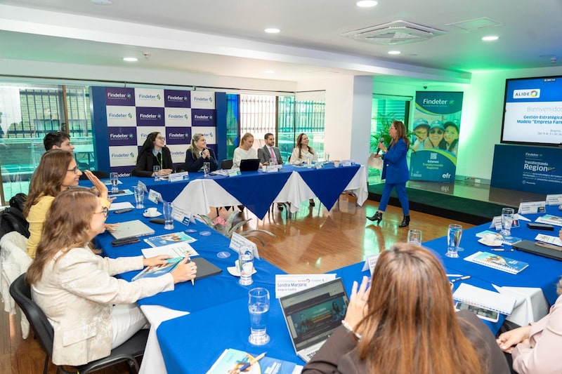 Bancos de segundo piso de Colombia, Ecuador, Paraguay y El Salvador se reúnen para evaluar políticas laborales. Bancos de segundo piso de Colombia, Ecuador, Paraguay y El Salvador se reúnen para evaluar políticas laborales.