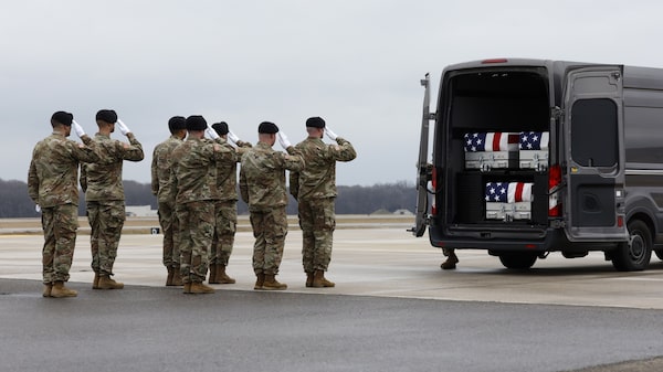 Estados Unidos ataca a las milicias iraníes en Siria e Irak con ataques de represalia Estados Unidos ataca a las milicias iraníes en Siria e Irak con ataques de represalia