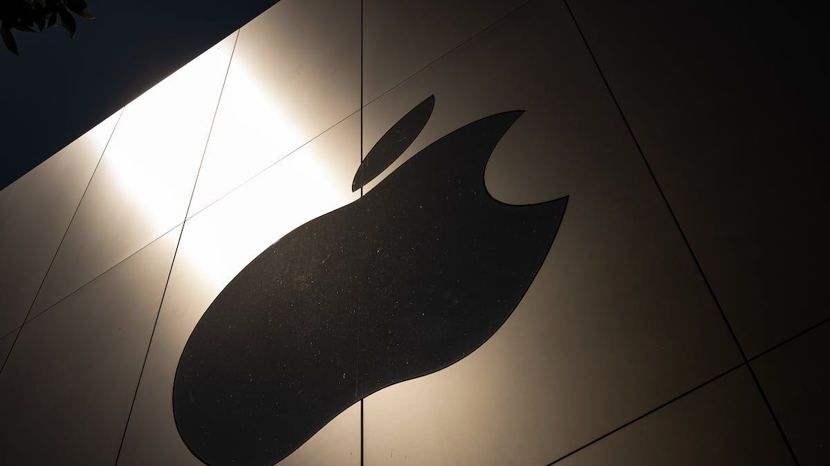 Primer iPhone plegable arrancaría en US$2.000: cuánto costaría traerlo por courier a Argentina