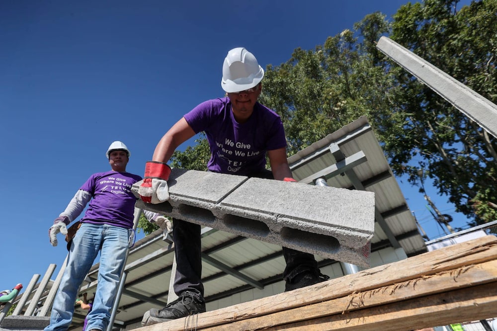 Voluntarios de TELUS Digital Guatemala y la Municipalidad de Guatemala en la construcción del salón de usos múltiples en un jardín infantil en la zona 2, el 9 de noviembre de 2024. Voluntarios de TELUS Digital Guatemala y la Municipalidad de Guatemala en la construcción del salón de usos múltiples en un jardín infantil en la zona 2, el 9 de noviembre de 2024.