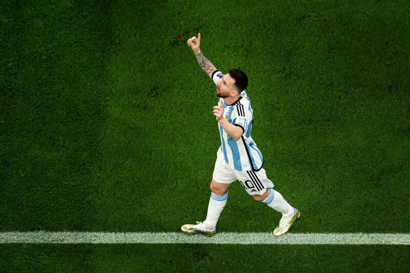 Lionel Messi celebra tras marcar un penalti durante la final de la Copa Mundial de la FIFA Qatar 2022 el 18 de diciembre de 2022. Lionel Messi celebra tras marcar un penalti durante la final de la Copa Mundial de la FIFA Qatar 2022 el 18 de diciembre de 2022.