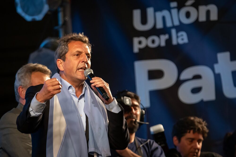 Sergio Massa habla durante un acto la noche de las elecciones en la sede de su partido en Buenos Aires .Fotógrafo: María Amasanti/Bloomberg Sergio Massa habla durante un acto la noche de las elecciones en la sede de su partido en Buenos Aires .Fotógrafo: María Amasanti/Bloomberg