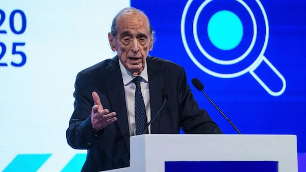 Arriazu anticipa el tipo de cambio en el que Caputo y Bausili acumularían dólares en el BCRA Arriazu anticipa el tipo de cambio en el que Caputo y Bausili acumularían dólares en el BCRA