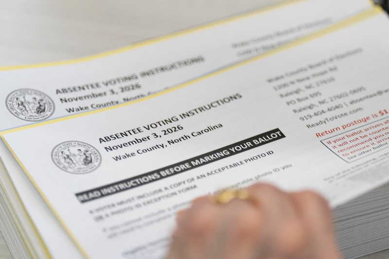 Las papeletas de voto por correo se preparan en la Junta Electoral del Condado de Wake en Raleigh, Carolina del Norte, EE.UU. Fotógrafa: Allison Joyce/Bloomberg. Las papeletas de voto por correo se preparan en la Junta Electoral del Condado de Wake en Raleigh, Carolina del Norte, EE.UU. Fotógrafa: Allison Joyce/Bloomberg.