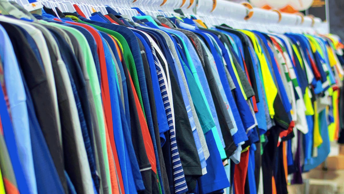 Argentina acorta su brecha con el mundo en precios de bienes durables, ropa y calzado