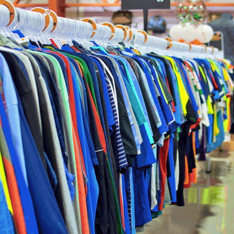 Un tercio de la ropa importada en El Salvador es de segunda mano: el auge del mercado de los US$3 Un tercio de la ropa importada en El Salvador es de segunda mano: el auge del mercado de los US$3