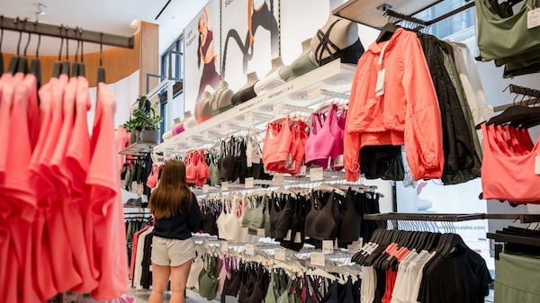 CEO de Lululemon se retira tras la desaceleración; acciones suben por nuevas perspectivas CEO de Lululemon se retira tras la desaceleración; acciones suben por nuevas perspectivas