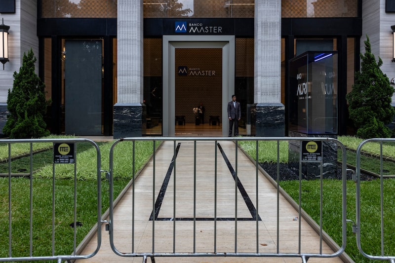 Barricadas frente a la sede del Banco Master en São Paulo, Brasil, el 18 de noviembre. (Fotógrafo: Victor Moriyama/Bloomberg). Barricadas frente a la sede del Banco Master en São Paulo, Brasil, el 18 de noviembre. (Fotógrafo: Victor Moriyama/Bloomberg).