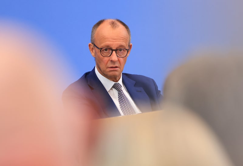 En la foto, Friedrich Merz, canciller de Alemania, durante una conferencia de prensa. En la foto, Friedrich Merz, canciller de Alemania, durante una conferencia de prensa.