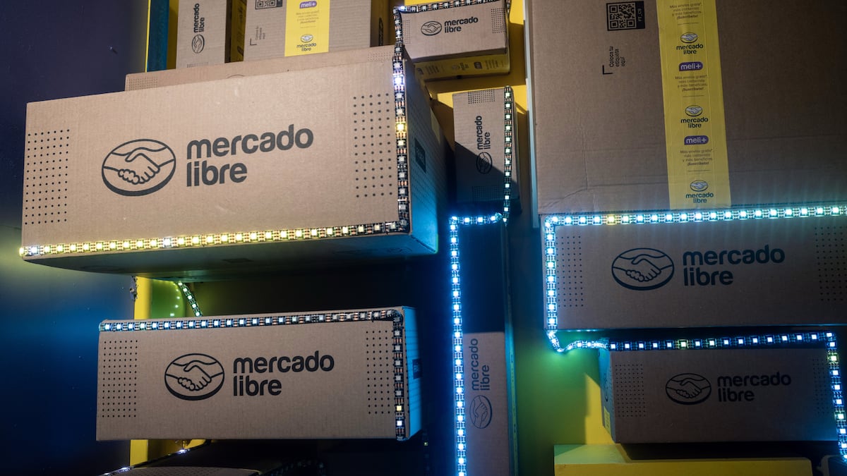MercadoLibre se enfrenta a una creciente competencia de Amazon y plataformas chinas en América Latina.