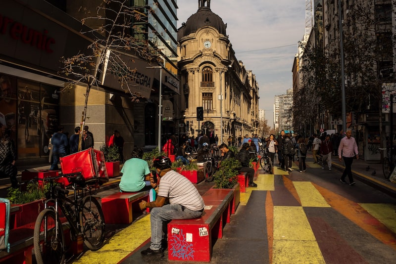 Economía chilena crece más de lo esperado al cierre de 2025, pero enfrenta riesgos. Economía chilena crece más de lo esperado al cierre de 2025, pero enfrenta riesgos.