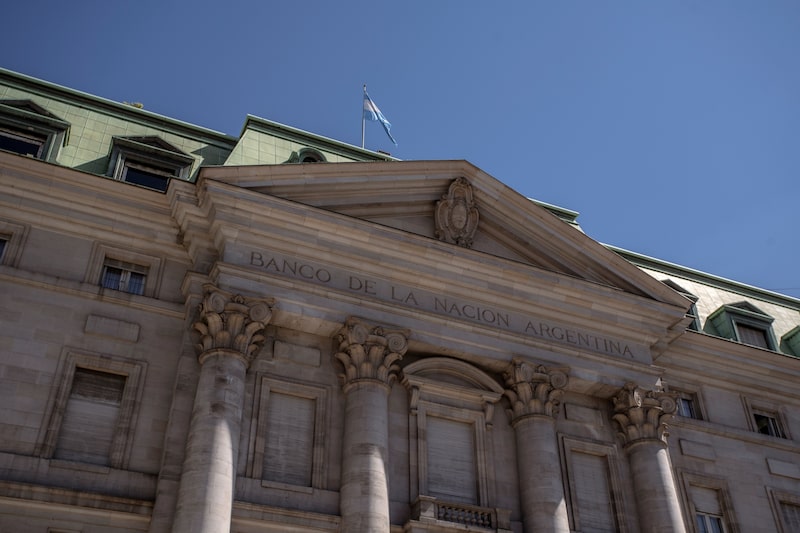 Emblemática sede del Banco Nación frente al palacio presidencial de Buenos Aires. Foto: Sarah Pabst/Bloomberg Emblemática sede del Banco Nación frente al palacio presidencial de Buenos Aires. Foto: Sarah Pabst/Bloomberg