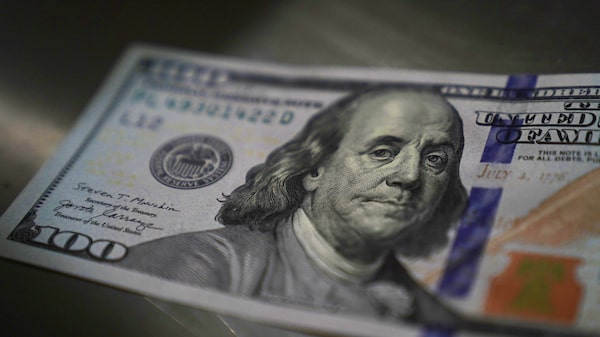 Dólar sobe a R$ 5,21 e Ibovespa recua com tensão global por conflito no Irã Dólar sobe a R$ 5,21 e Ibovespa recua com tensão global por conflito no Irã
