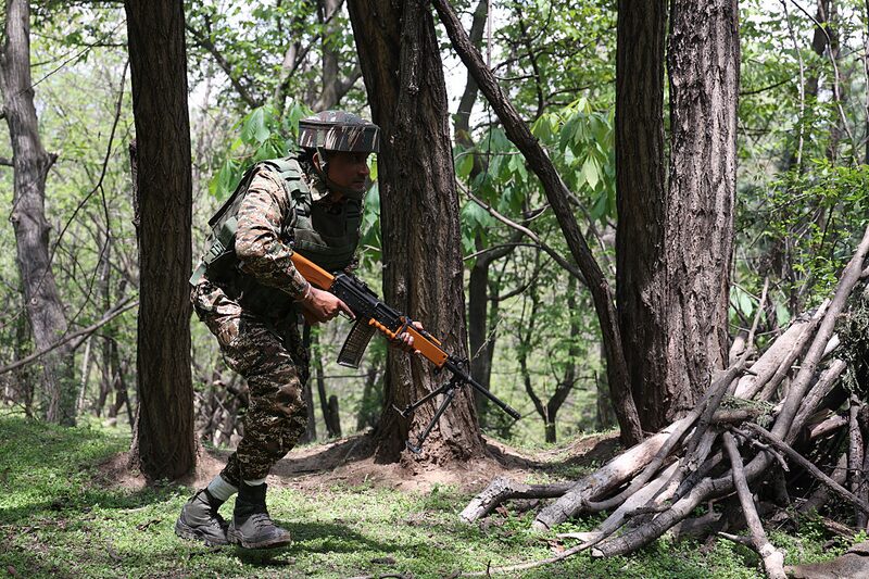 Los vecinos del sur de Asia, dotados de armamento nuclear, mantienen desde hace décadas unas relaciones difíciles centradas en el control de la región fronteriza de Cachemira. Los vecinos del sur de Asia, dotados de armamento nuclear, mantienen desde hace décadas unas relaciones difíciles centradas en el control de la región fronteriza de Cachemira.