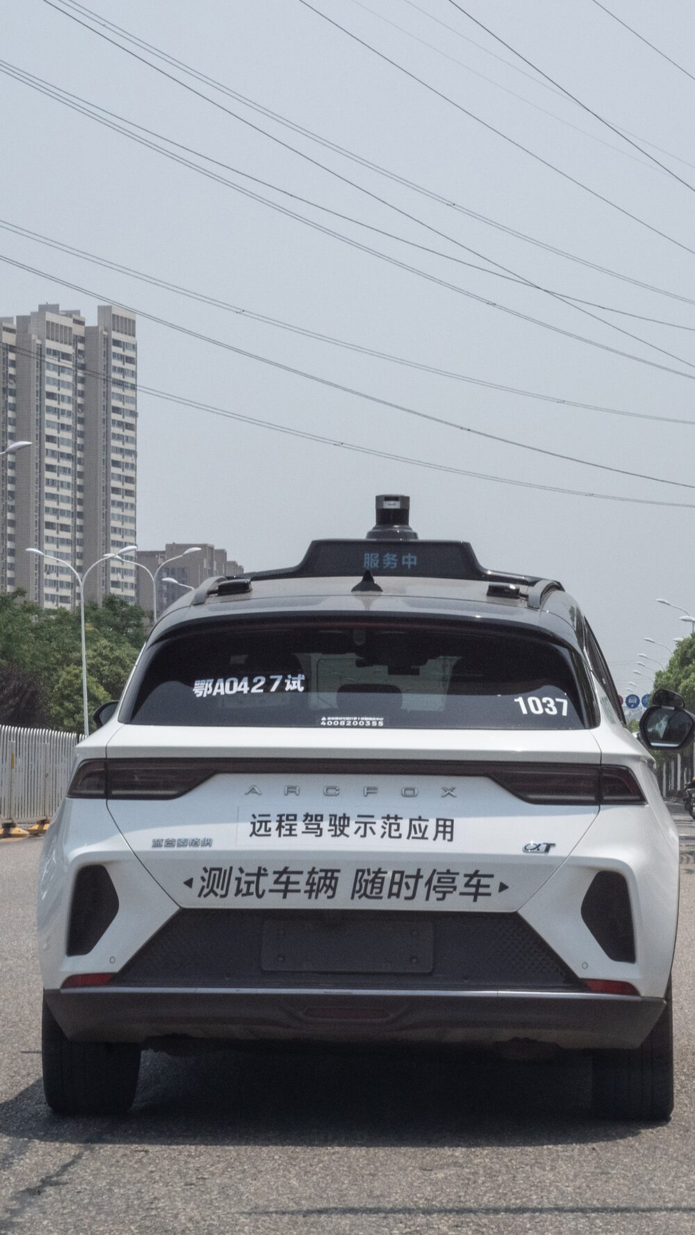 Los residentes de Wuhan se burlan por la lentitud y las reaccones de los robotaxis que funcionan en la ciudad. Los residentes de Wuhan se burlan por la lentitud y las reaccones de los robotaxis que funcionan en la ciudad.