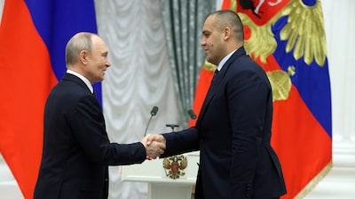 Cómo Umar Kremlev pasó del boxeo al entorno de Putin y terminó pagando la celebración de boda de Trump Jr. Cómo Umar Kremlev pasó del boxeo al entorno de Putin y terminó pagando la celebración de boda de Trump Jr.