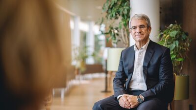 Com novo CEO, Nestlé busca acelerar tomada de decisões e avalia venda de ativos Com novo CEO, Nestlé busca acelerar tomada de decisões e avalia venda de ativos