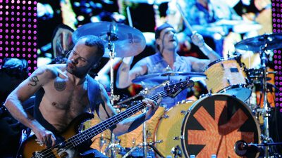 União entre Warner e Bain mira catálogo do Red Hot Chili Peppers por US$ 300 mi União entre Warner e Bain mira catálogo do Red Hot Chili Peppers por US$ 300 mi