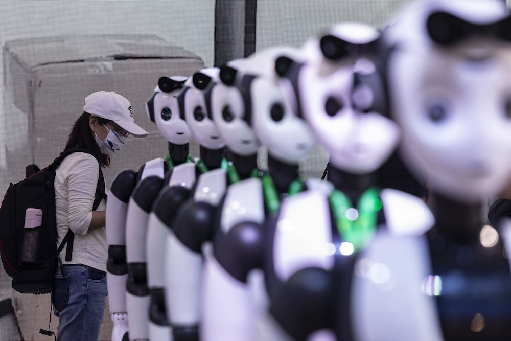 Robots expuestos en la Conferencia Mundial de IA (WAIC) en Shanghái, China. Robots expuestos en la Conferencia Mundial de IA (WAIC) en Shanghái, China.