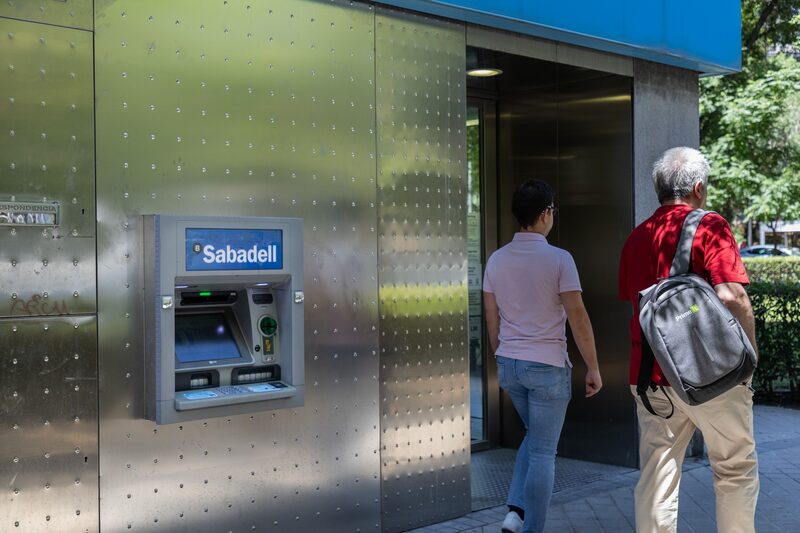 Una sucursal del Banco de Sabadell en Madrid. Una sucursal del Banco de Sabadell en Madrid.