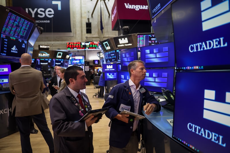 Stocks Fall As US-Iran Strikes Spur Rally In Oil Stocks Fall As US-Iran Strikes Spur Rally In Oil