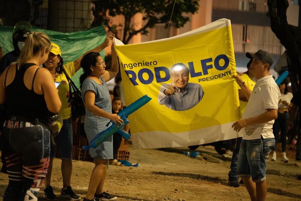 Partidarios de Hernández en Bucaramanga durante un acto tras la primera vuelta electoral el 29 de mayo.Fotógrafo: Natalia Ortiz Mantilla/Bloomberg Partidarios de Hernández en Bucaramanga durante un acto tras la primera vuelta electoral el 29 de mayo.Fotógrafo: Natalia Ortiz Mantilla/Bloomberg