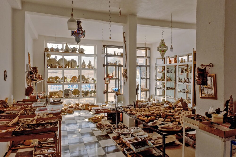 Um depósito de meteoritos em Midelt. Marrocos registrou mais quedas de meteoritos do que qualquer outro lugar nos últimos 20 anos. Fotógrafo: Yassine Sellame/Bloomberg Um depósito de meteoritos em Midelt. Marrocos registrou mais quedas de meteoritos do que qualquer outro lugar nos últimos 20 anos. Fotógrafo: Yassine Sellame/Bloomberg