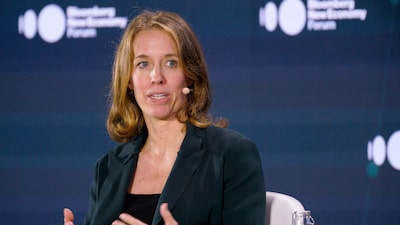 Menos bits, mais átomos: ameaça da IA muda foco para ativos físicos, diz CIO do UBS WM Menos bits, mais átomos: ameaça da IA muda foco para ativos físicos, diz CIO do UBS WM