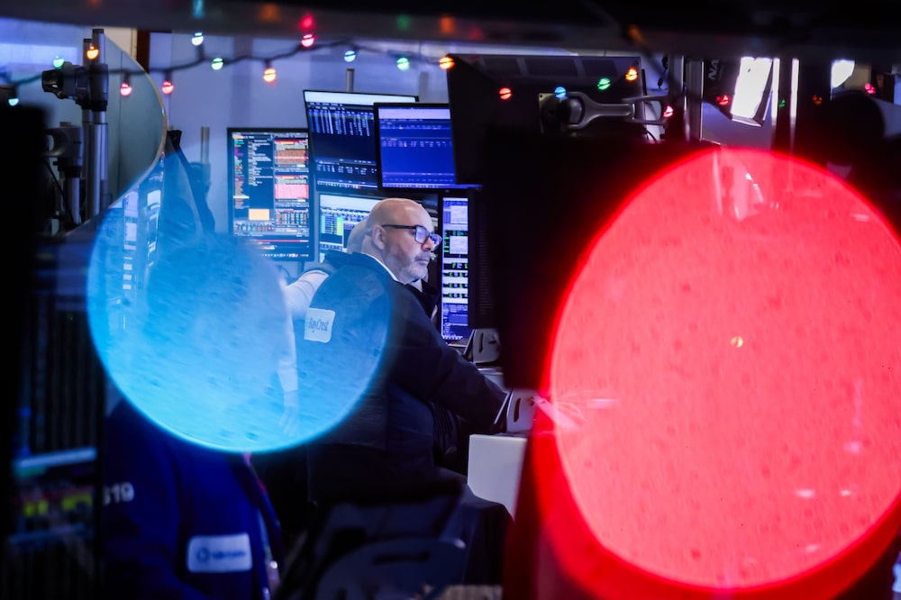 Traders At The New York Stock Exchange As Stocks Extend Tech-Fueled Gains On Rate-Cut Hopes Traders At The New York Stock Exchange As Stocks Extend Tech-Fueled Gains On Rate-Cut Hopes