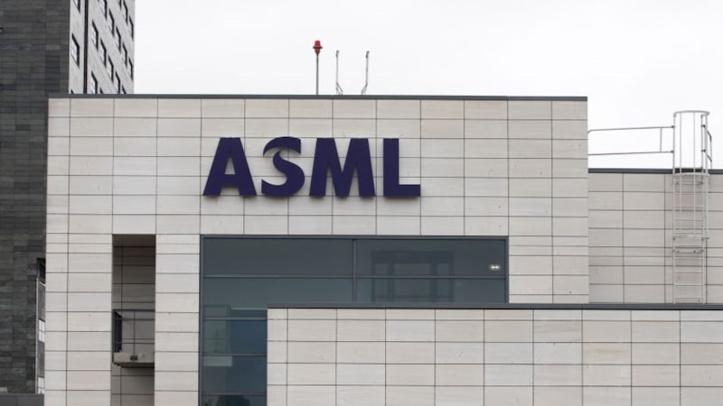 Letrero de ASML Holding NV. Letrero de ASML Holding NV.
