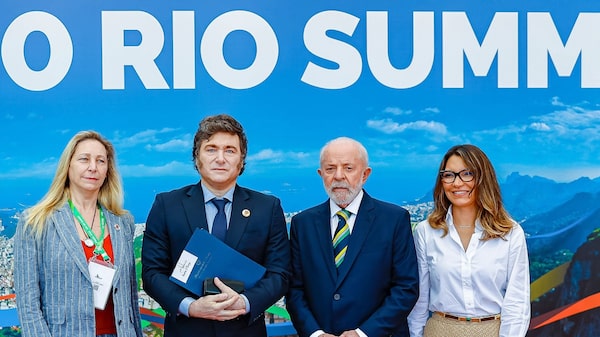 Lula e Milei passam por cima de rixa e assinam memorando sobre gás de Vaca Muerta Lula e Milei passam por cima de rixa e assinam memorando sobre gás de Vaca Muerta