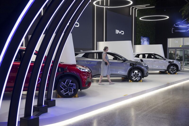 Receitas da BYD no primeiro trimestre ficaram aquém das estimativas devido aos cortes agressivos de preços Receitas da BYD no primeiro trimestre ficaram aquém das estimativas devido aos cortes agressivos de preços